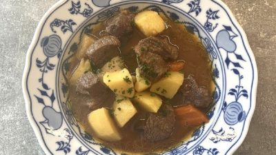 Hovězí s bramborami a zeleninou