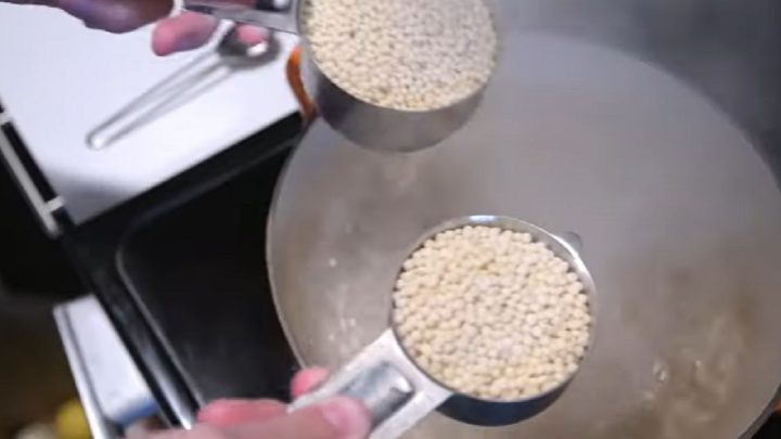 Zeleninový salát s tarhoňou a ořechy