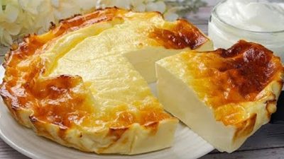 Jogurtový koláč ze 3 surovin s vejci