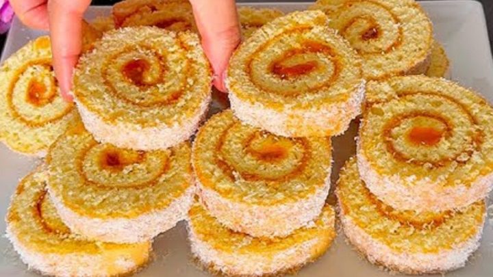 Klasická roláda s marmeládou a kokosem