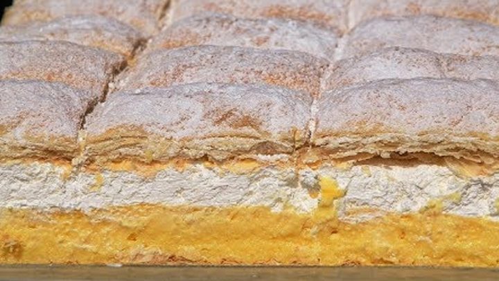 Klasický maďarský kremeš se šlehačkou Klasický maďarský kremeš se šlehačkou