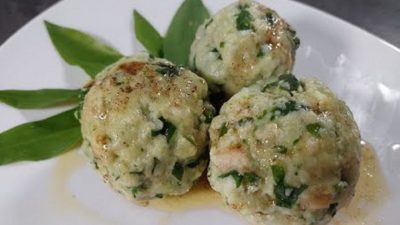 Knedlíky s medvědím česnekem a cibulí