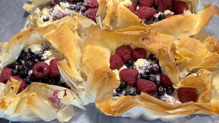 Koláče z Filo těsta s lesním ovocem Koláče z Filo těsta s lesním ovocem