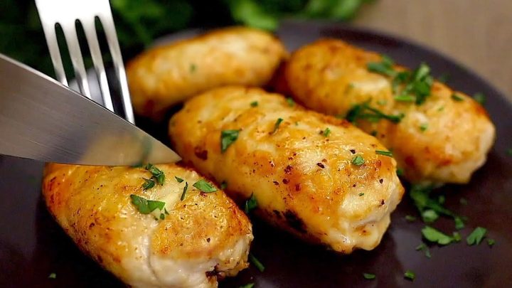 Smažené kuřecí závitky plněné sýrovou směsí Smažené kuřecí závitky plněné sýrovou směsí