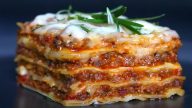 Lasagne s bešamelem a mletým masem