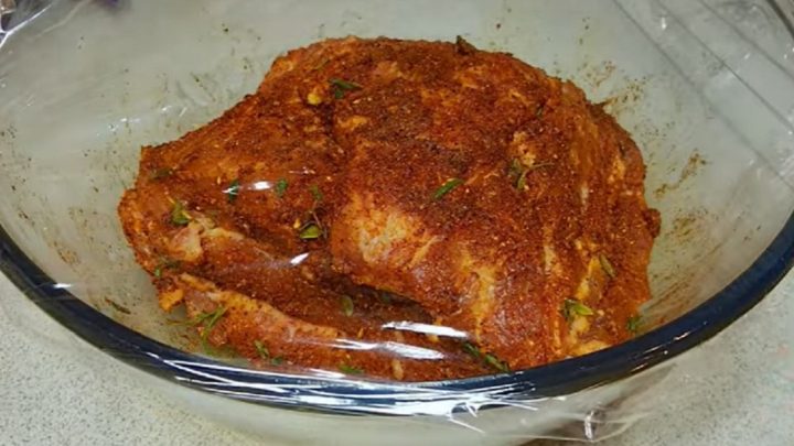 Trhaná vepřová krkovice s bylinkami