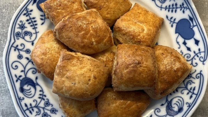 Masopustní škvarkové pagáče z kynutého těsta