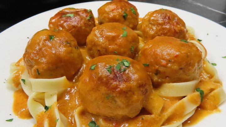 Masové kuličky s paprikovou omáčkou