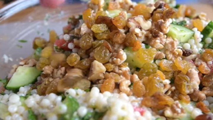 Zeleninový salát s tarhoňou a ořechy