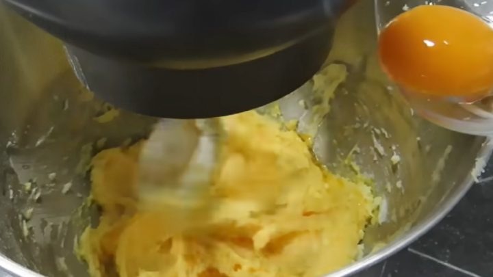 Sněhové ořechové řezy s marmeládou