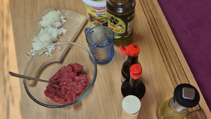 Domácí tatarák ze svíčkové s cibulí