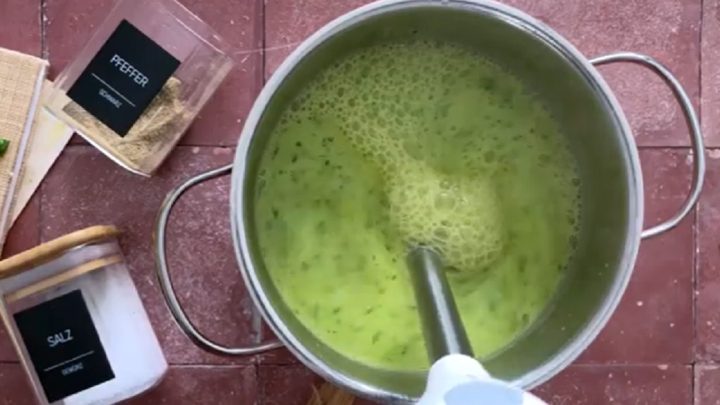 Polévka z medvědího česneku a brambor