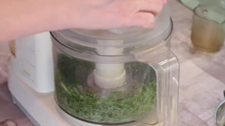 Rychlá pomazánka z medvědího česneku