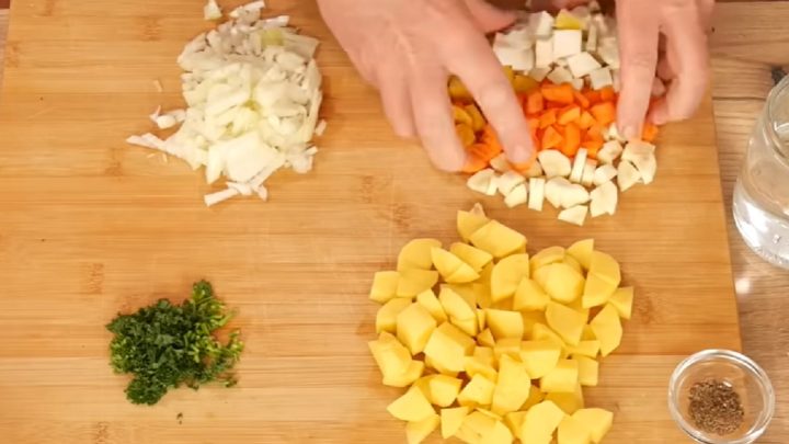 Jarní polévka z medvědího česneku