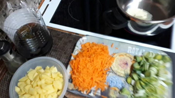 Krémová polévka s pórkem a bramborami