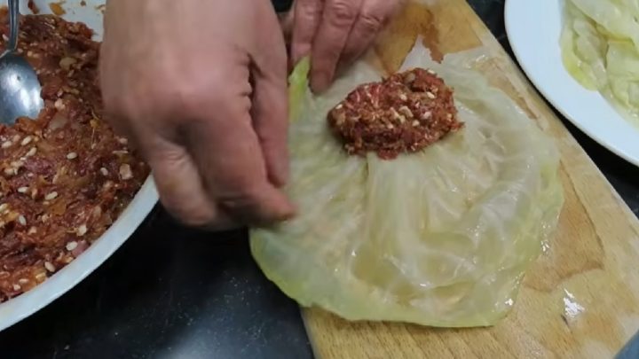 Zelné listy plněné masovou směsí