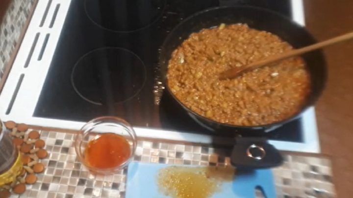 Domácí ďábelské tousty s mletým masem