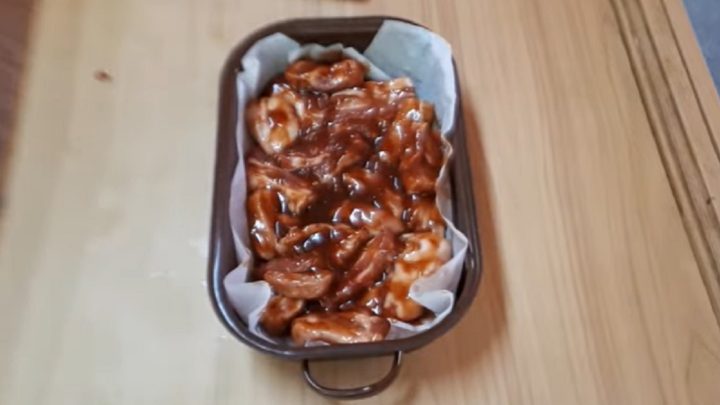 Pikantní marinovaný bůček s medem