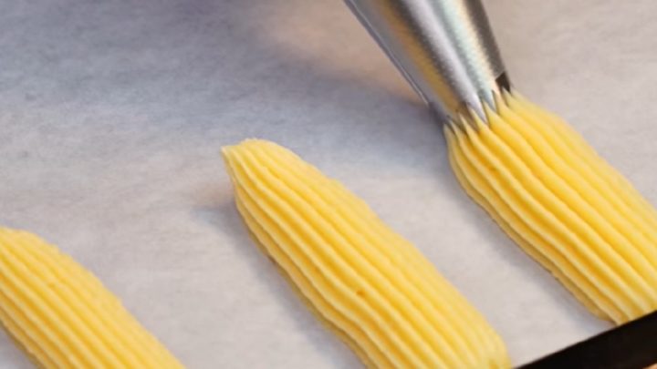 Eklérky z odpalovaného těsta s krémem