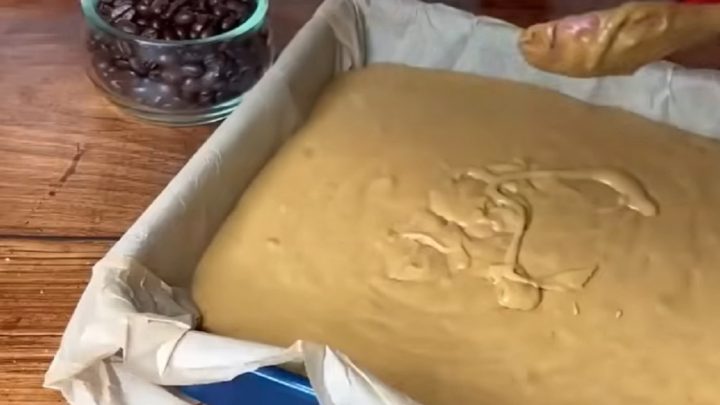 Rychlá kávová buchta s cukrovou polevou