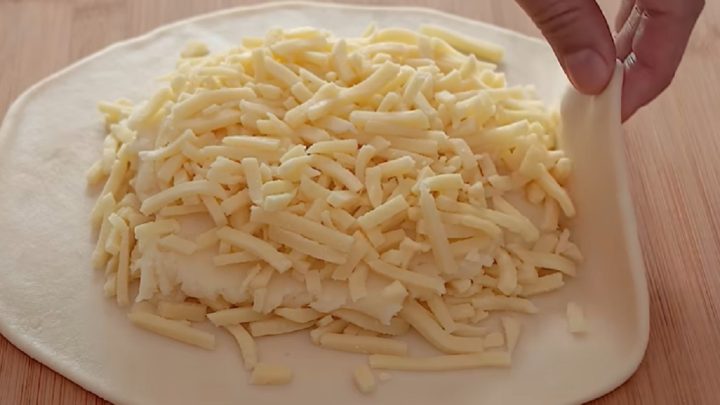 Placky plněné bramborami a sýrem