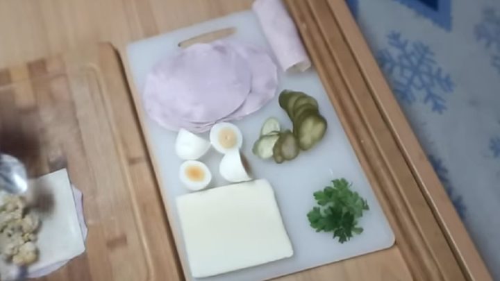 Šunkové závitky se sýrem v aspiku