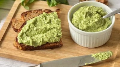 Pomazánka z medvědího česneku s ořechy