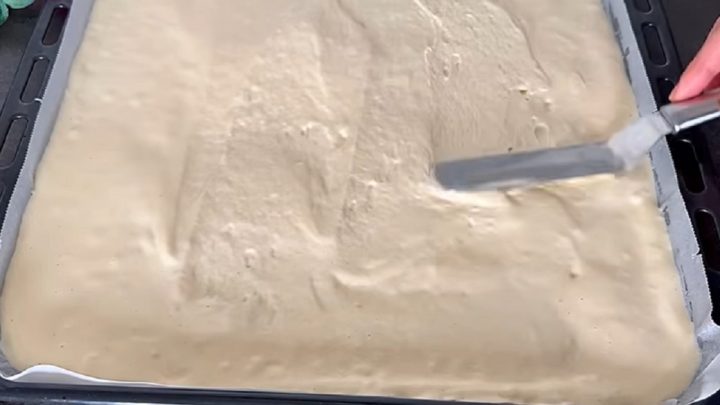 Klasická roláda s marmeládou a kokosem