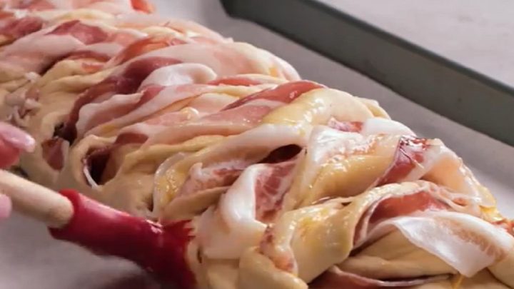 Motaný závin se slaninou a smetanovým sýrem