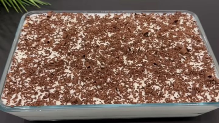 Nepečený pudinkový dezert se sušenkami