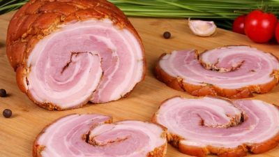 Rolovaná slanina s česnekem a chilli