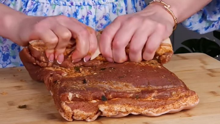 Rolovaná slanina s česnekem a chilli