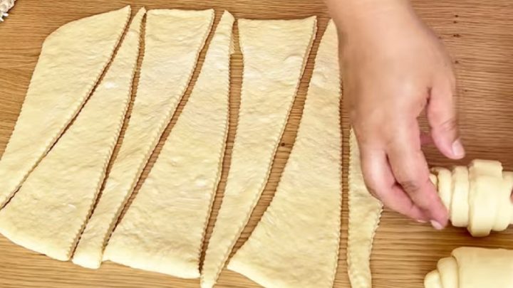 Smažené croissanty z kynutého těsta