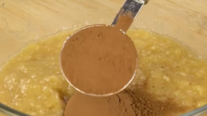 Ovesný koláč s čokoládovou polevou