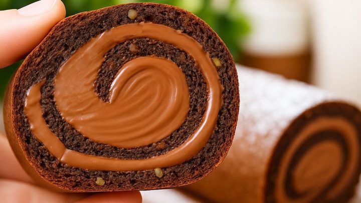 Rychlá čokoládová roláda s ořechy