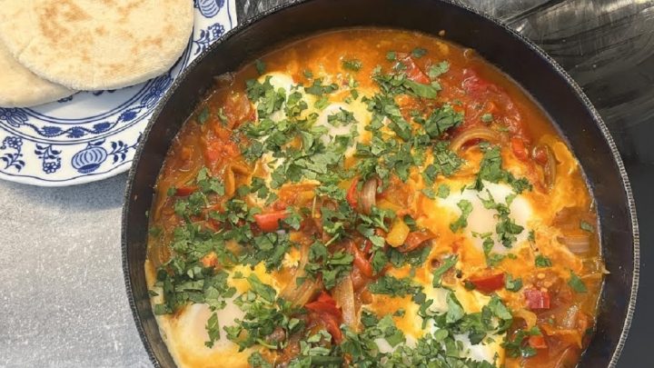 Šakšuka s rajčaty, vejci a paprikou