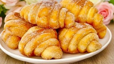 Smažené croissanty z kynutého těsta