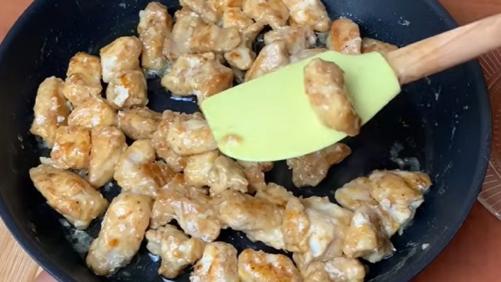 Kuřecí kousky v česnekovém másle