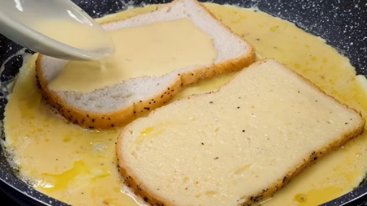 Chleba ve vajíčku s párkem a sýrem