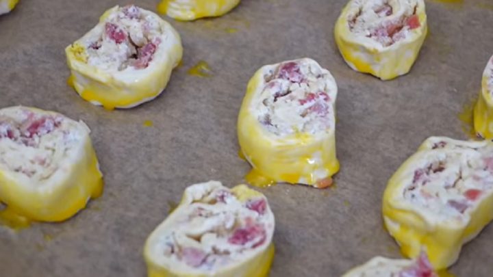 Sýrové šneky se slaninou a bylinkami