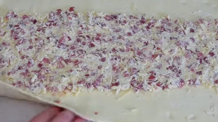 Sýrové šneky se slaninou a bylinkami