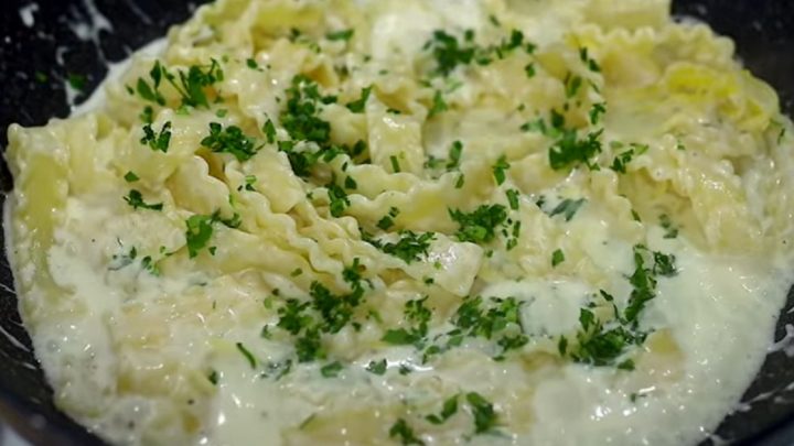 Krémové těstoviny s česnekem a petrželkou