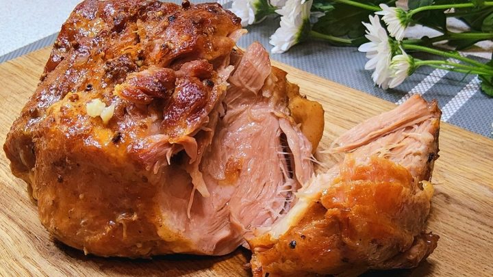 Trhaná vepřová krkovice s bylinkami Trhaná vepřová krkovice s bylinkami