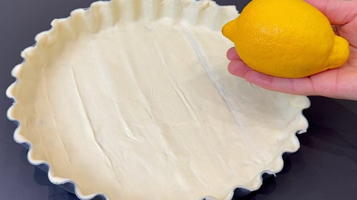 Koláč plněný citronovým krémem