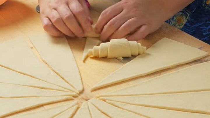 Kynuté mléčné rohlíčky se sezamem