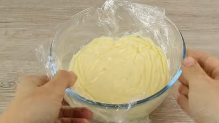 Jednoduchý ořechový řez s vanilkovým krémem