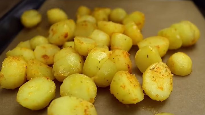 Pečené brambory s lososem na medu