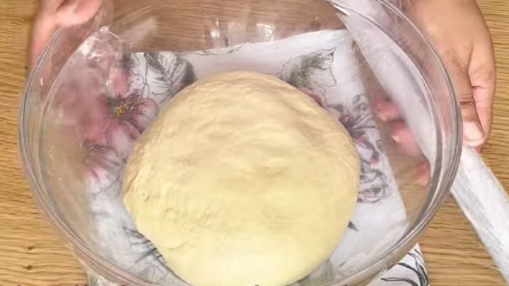 Smažené croissanty z kynutého těsta