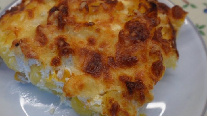 Zapečené brambory s kuřecím masem a sýrem