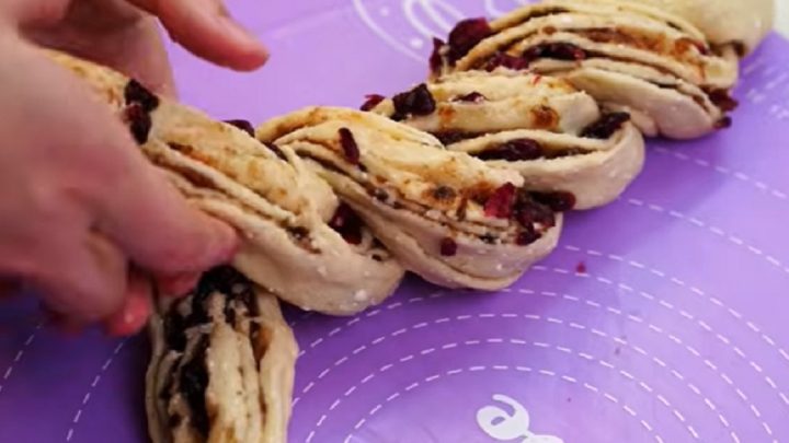 Motanec s džemem a rozinkami